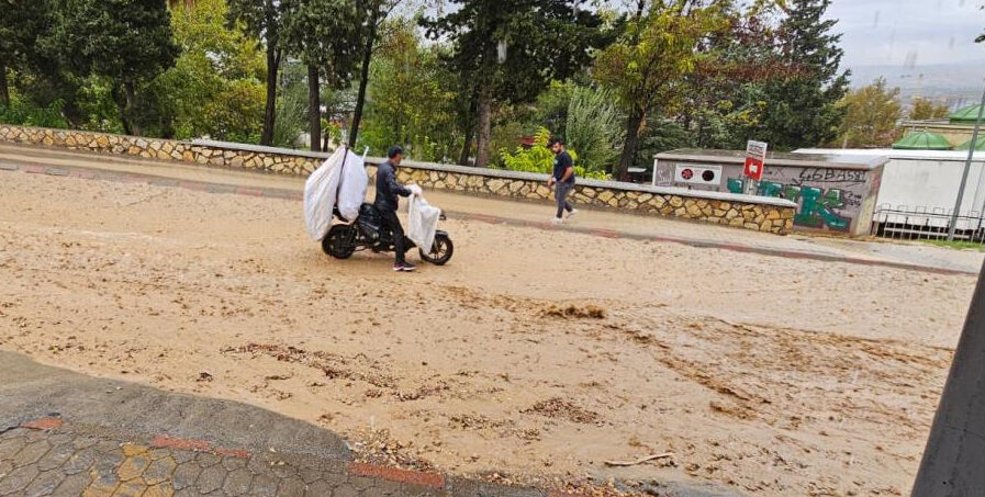 Meteoroloji uyarmıştı! Sağanak yağış birçok kenti vurdu - 8. Resim