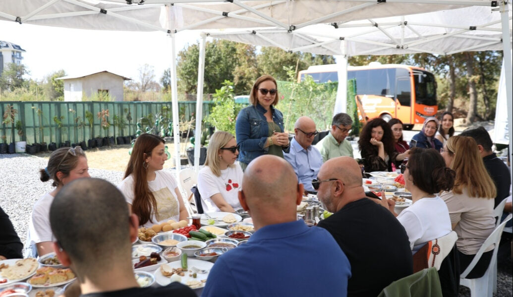 Tropikalin kalbi Alanya’da atıyor! Türkiye, Meksika ve İspanya’ya meydan okudu Akdeniz’in tropikal yıldızı Alanya, kısa sürede üretimden ihracata uzanan büyük bir hamle yakalayarak bölgenin yeni çekim merkezi haline geldi.