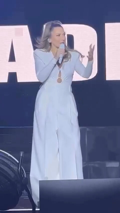 Uyuşturucu operasyonu sonrası ilk konser! Gözyaşlarını tutamayan Hadise: Zoruma gitti - 2. Resim