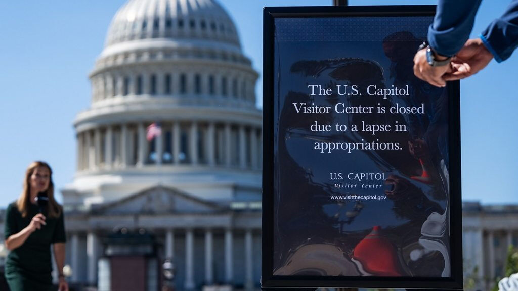 250 bin kişi maaşını alamadı, haftaya 2 milyonu alamayacak! ABD'de tıkanıklık krizi çözülemiyor - 2. Resim