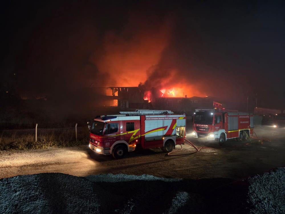 Ankara'da sıcak saatler! Fabrika alevlere teslim oldu - 2. Resim