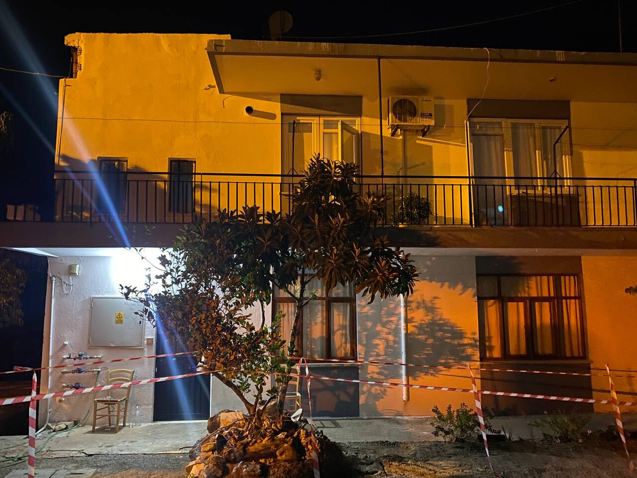 Antalya'da inşaat kazı çalışmasında toprak kaydı: Bir ev tahliye edildi Antalya'da inşaat kazı çalışmasında toprak kaydı: Bir ev tahliye edildi - 2. Resim