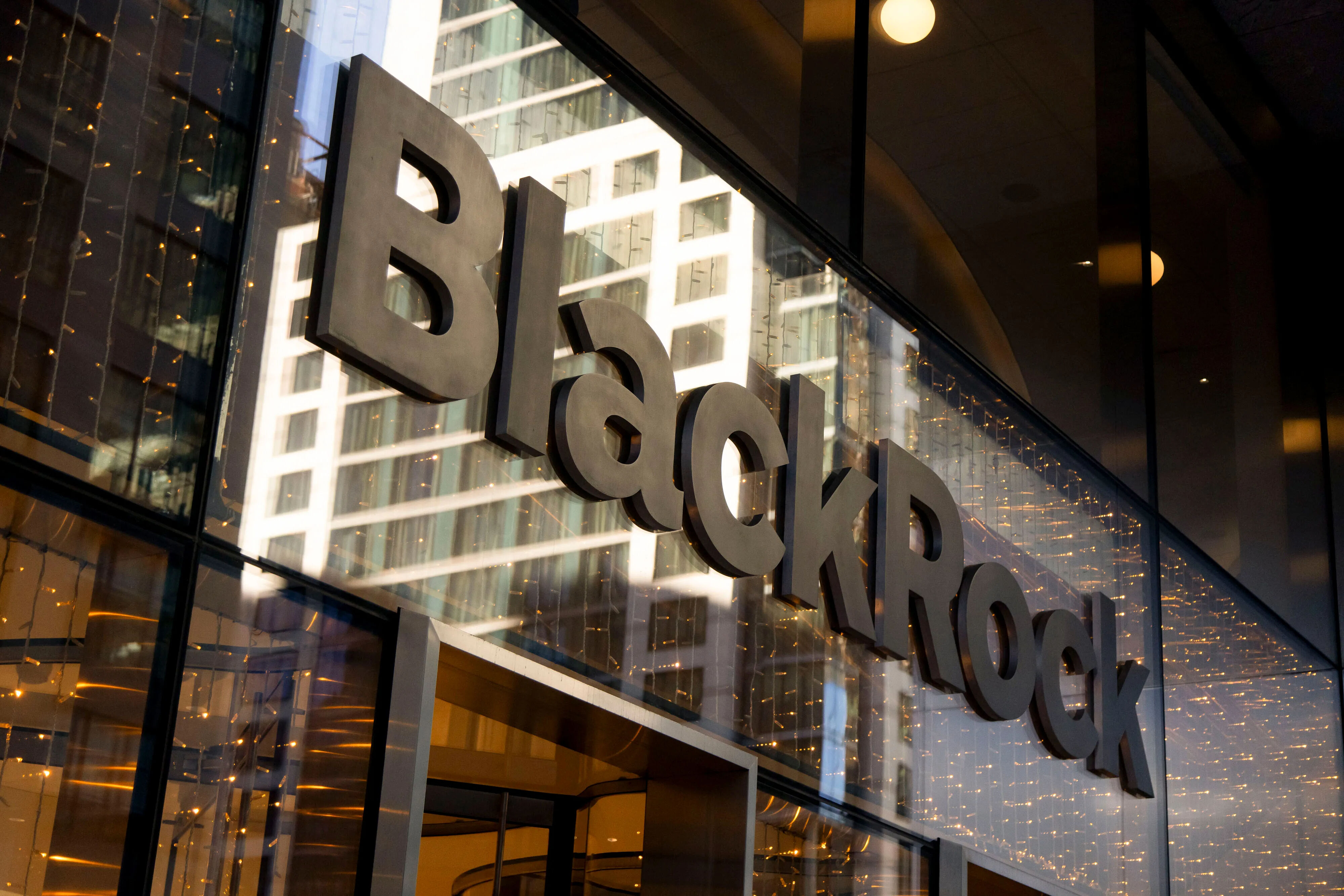 BlackRock, kripto piyasasında tarih yazıyor! 92 milyar dolarlık Bitcoin varlığı - 1. Resim