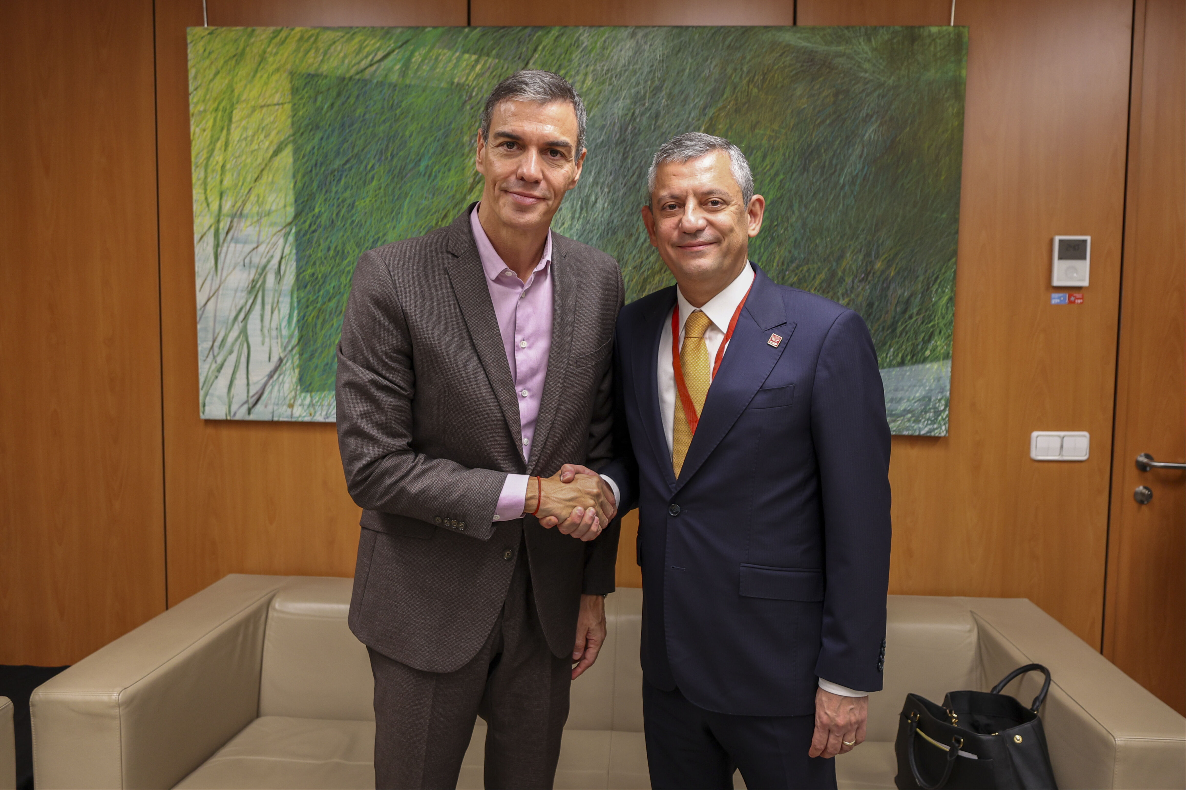 CHP Genel Başkanı Özel, İspanya Başbakanı Pedro Sanchez ile görüştü - 1. Resim