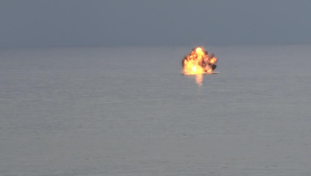 Denizde insansız deniz aracı patlatıldı! Balıkçılardan "Hamsi kaçtı" iddiası - 1. Resim