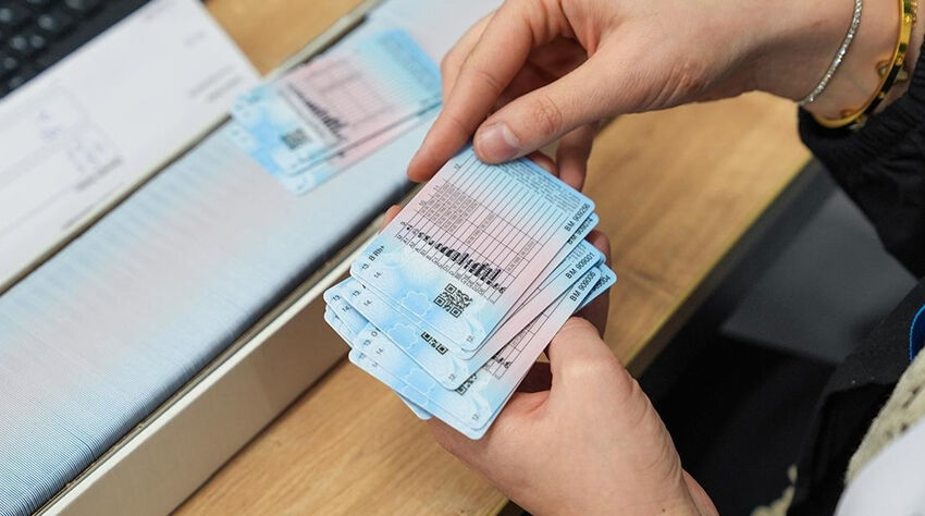 Ehliyet yenileme süresi uzatılacak mı, son başvuru tarihi ne zaman? Eski tip sürücü belgesi yenileme işlemlerinde sona geliniyor - 1. Resim