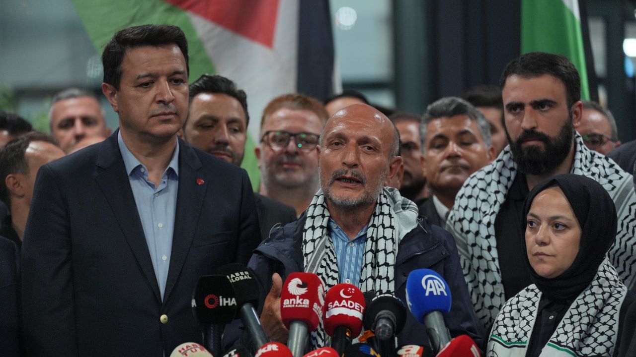 İsrail'in alıkoyduğu 3 milletvekili İstanbul'da İsrail'in alıkoyduğu 3 milletvekili İstanbul'da