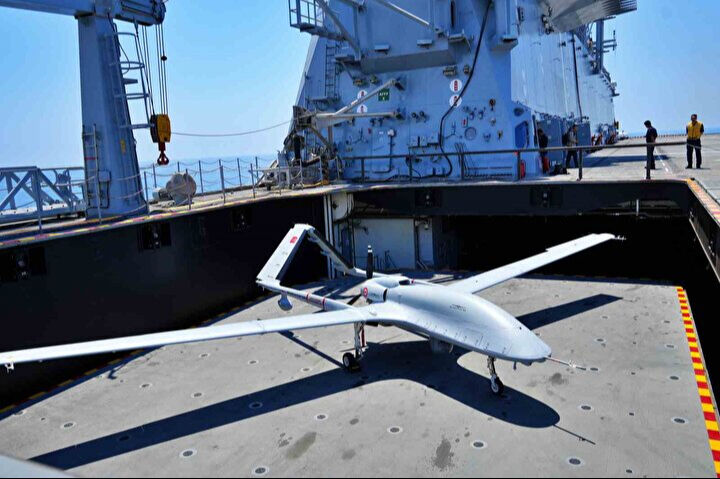 Mavi Vatan'da tarihi an! Bayraktar TB3, TCG Anadolu'dan havalandı, hedefleri tam isabetle vurdu - 2. Resim