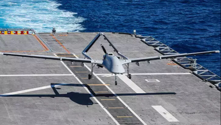 Mavi Vatan'da tarihi an! Bayraktar TB3, TCG Anadolu'dan havalandı, hedefleri tam isabetle vurdu - 1. Resim