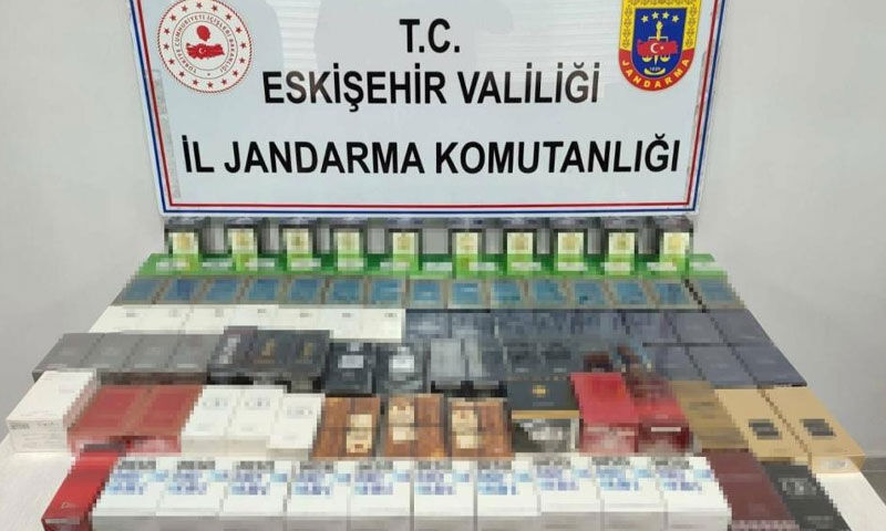 3 araçta 550 bin liralık kaçak parfüm! Jandarma harekete geçti - 1. Resim