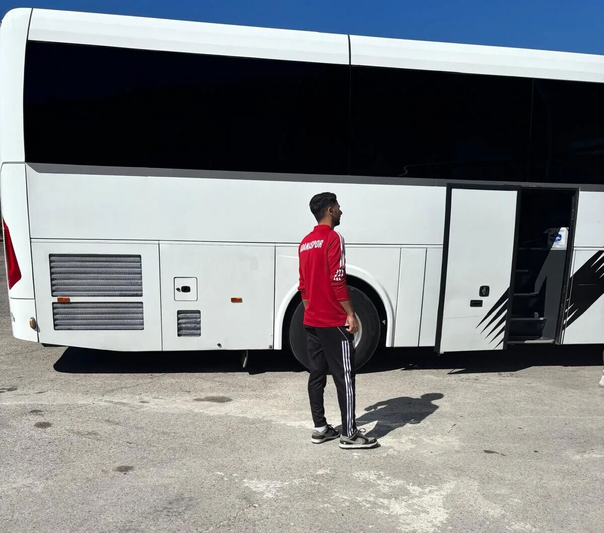 Adanasporlu futbolcular lokantada rehin kaldı! Başkan telefonlara bile çıkmadı - 3. Resim