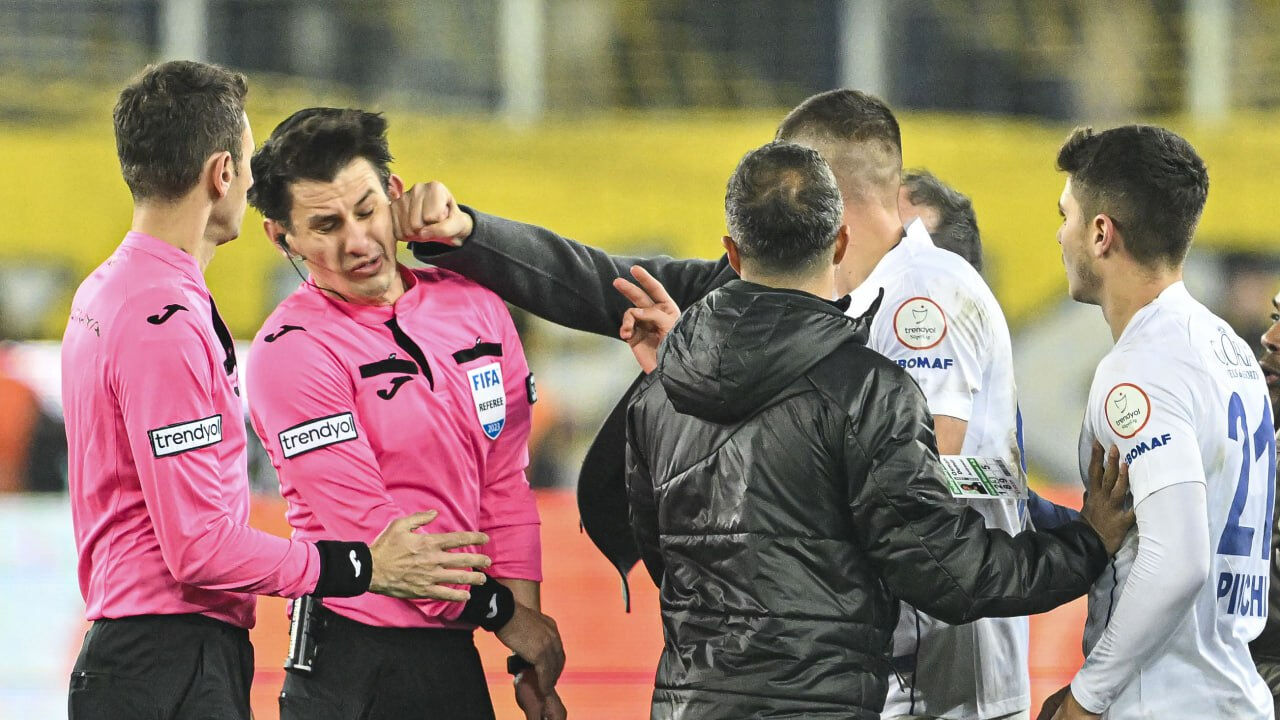 Ankaragücü sıfırı tüketti! Belediyeler de kulübe sırt çevirdi Ankaragücü sıfırı tüketti! Kasap borcu bile ödenemedi, belediyeler de sırt çevirdi - 2. Resim
