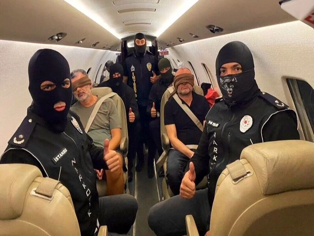 Bakan Yerlikaya'nın 'Gereği Yapıldı Havayolları' operasyonlarıyla suçlulara ağır darbe! 1 yılda yüzlercesi Türkiye'ye getirildi - 3. Resim