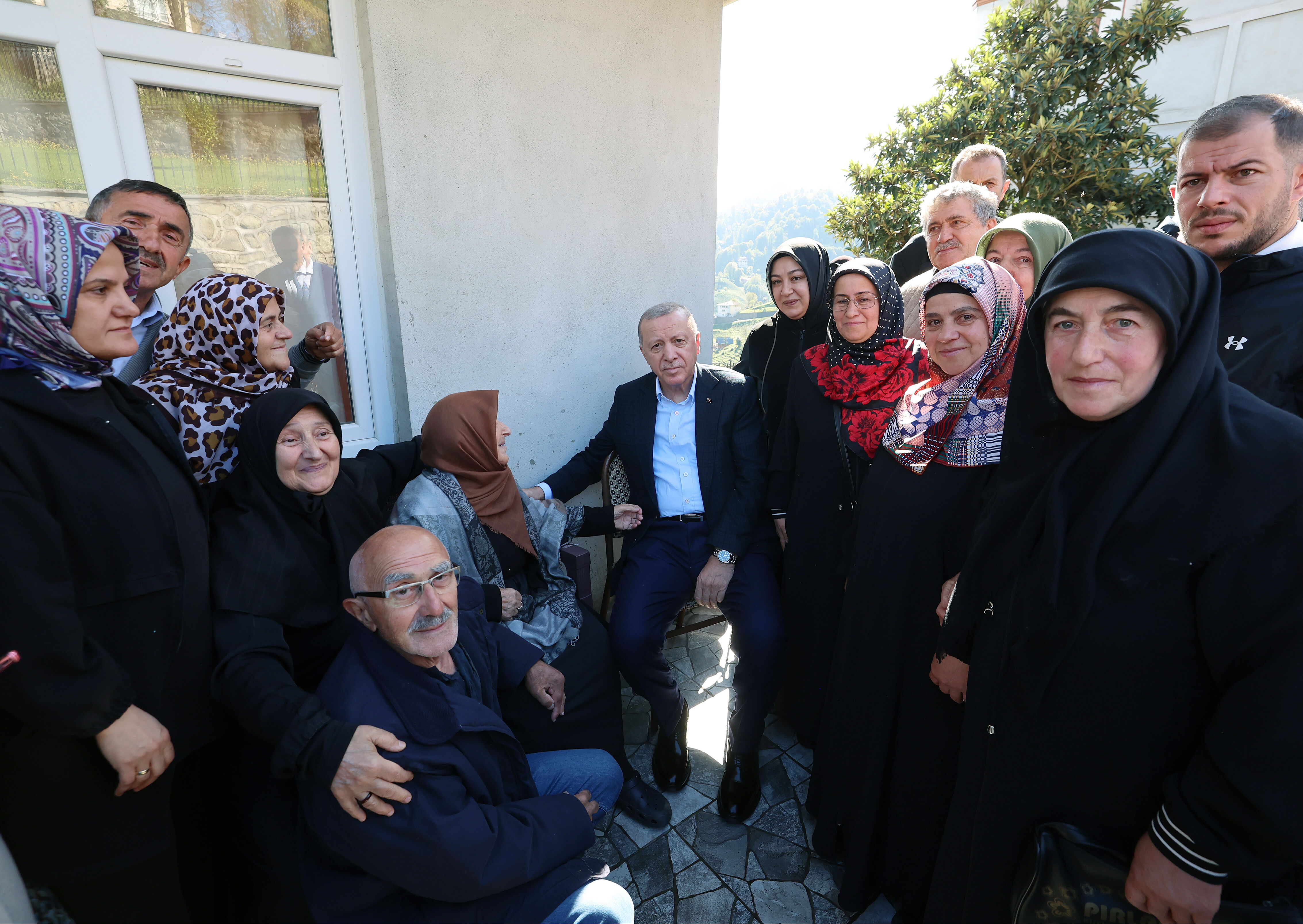 Cumhurbaşkanı Erdoğan'dan Rize'de komşu ziyareti - 2. Resim