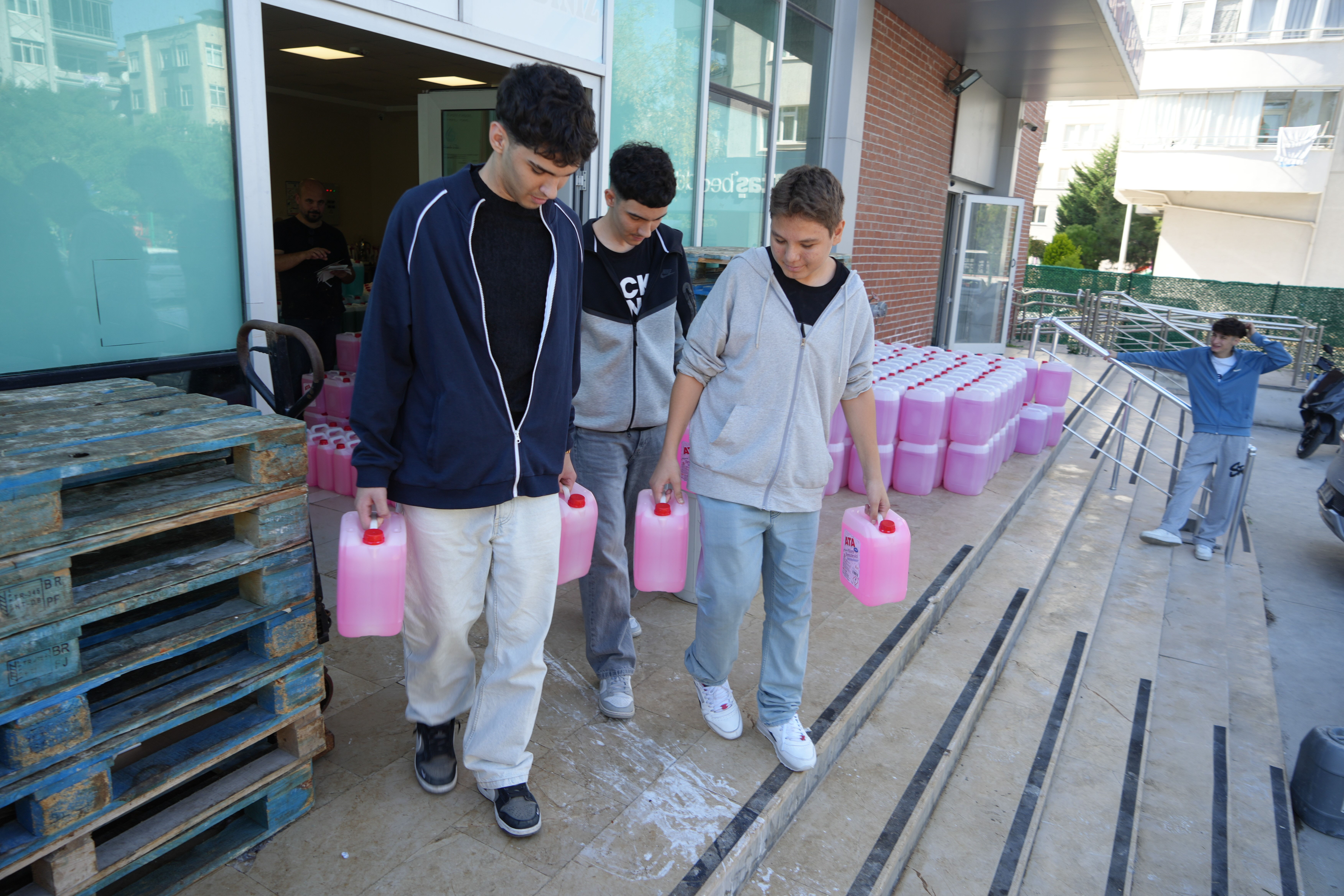 Fabrika gibi lise! 150 ton sipariş geldi, 20 milyon lira ciro yapacaklar - 1. Resim