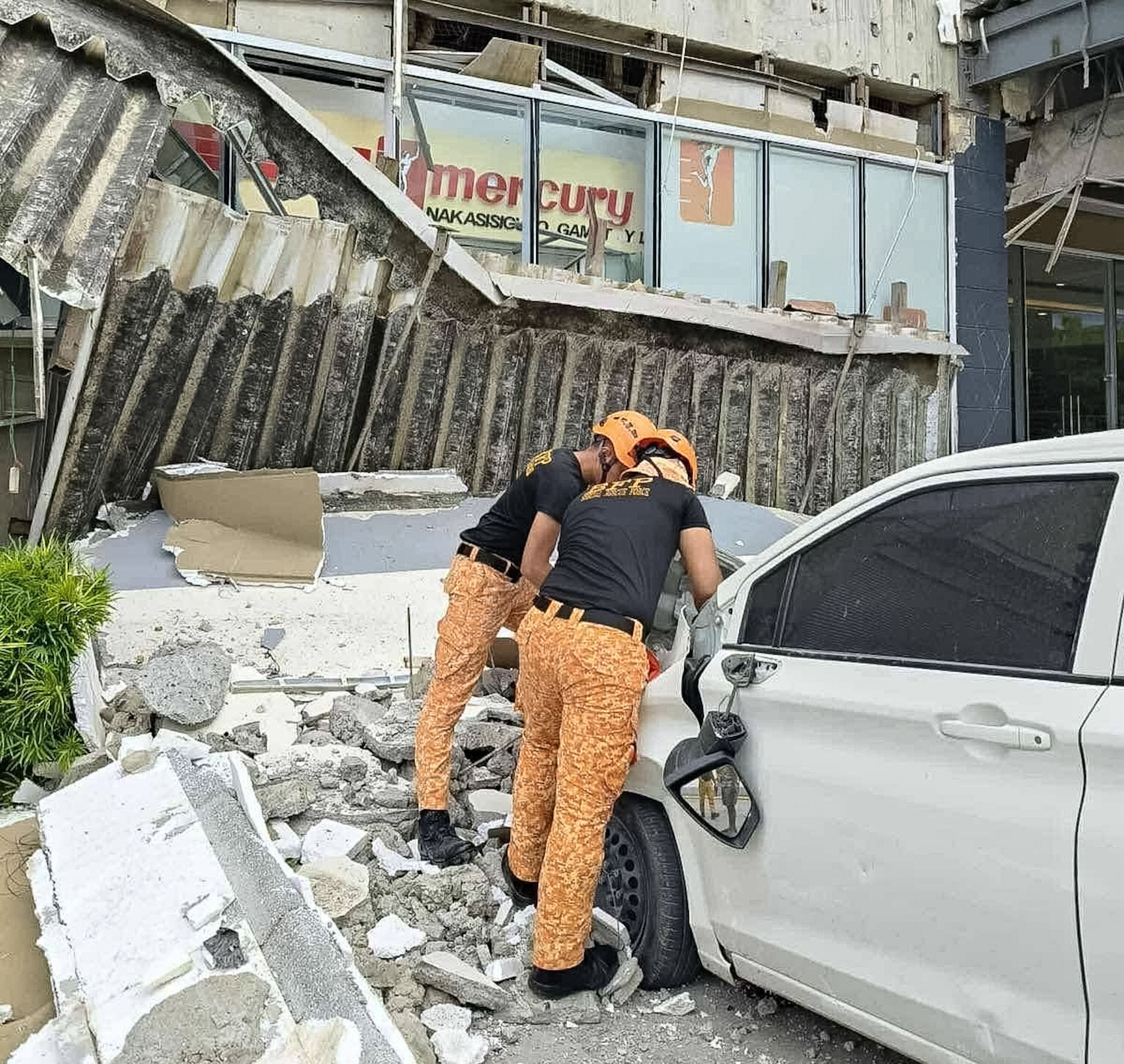 Filipinler peş peşe sallandı! En az 7 can kaybı - 2. Resim