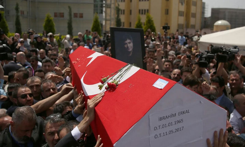 İbrahim Erkal’sız geçen 8 yıl… Kızı Dilara Erkal’dan duygulandıran paylaşım geldi - 1. Resim