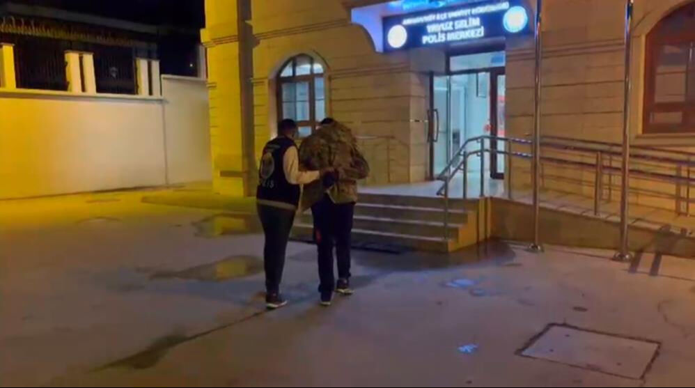 İstanbul'da durakta genç kıza sözlü taciz! O anlar kamerada - 1. Resim