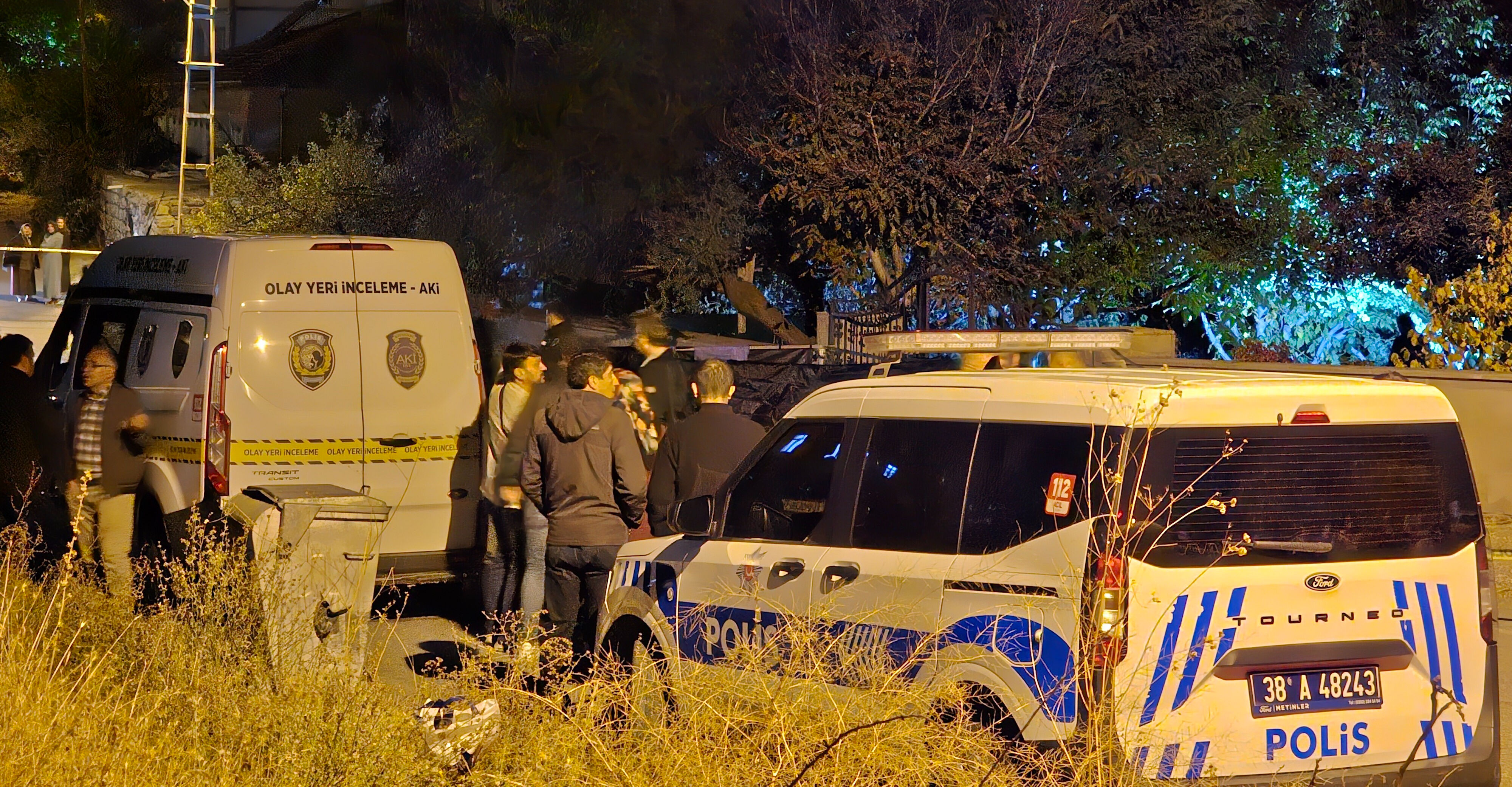 Karı-koca cami çıkışı öldürüldü! Sır cinayeti çözen 'at nalı' oldu - 1. Resim