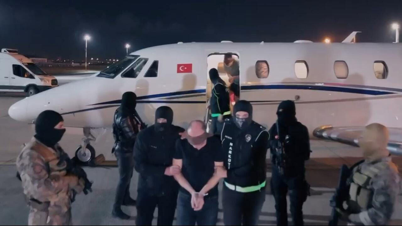 Kırmızı bültenle aranıyorlardı! 'Don Vito' Abdullah Alp Üstün ve Hasan Lala yakalandı - 1. Resim