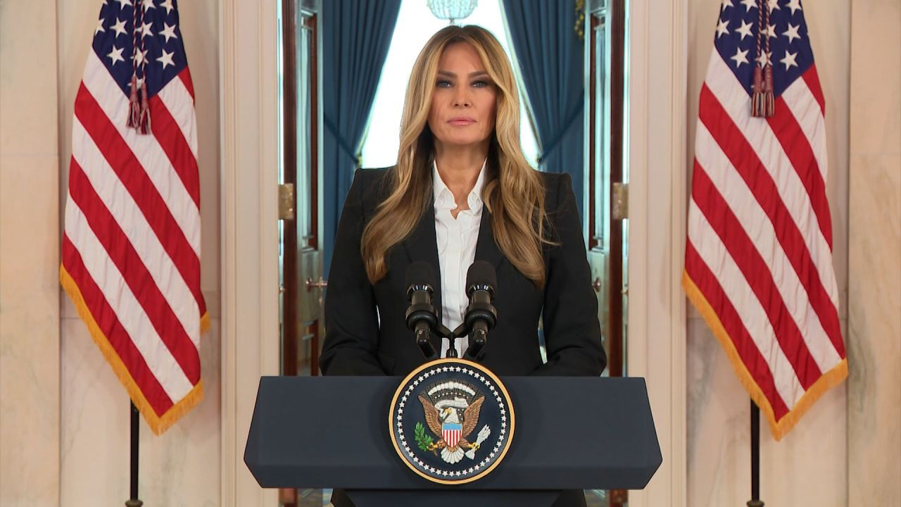 Melania Trump itiraf etti: Putin’le doğrudan temas halindeyim! - 1. Resim