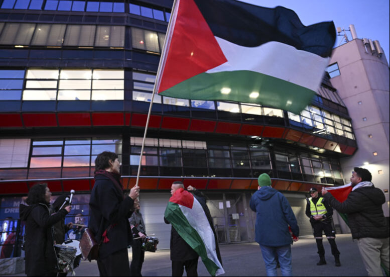 Oslo'da binlerce kişi maç öncesi İsrail'i protesto etti - 1. Resim