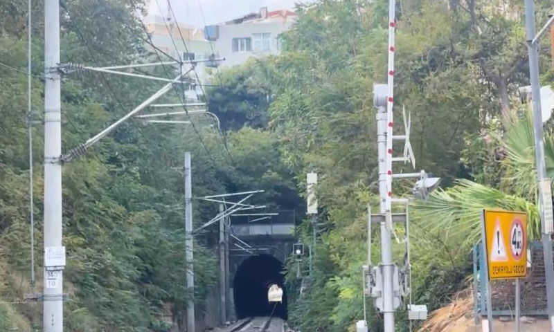 Tren sesiyle yaşıyorlar… 114 yıllık tünel mahalleyle bütünleşti - 1. Resim