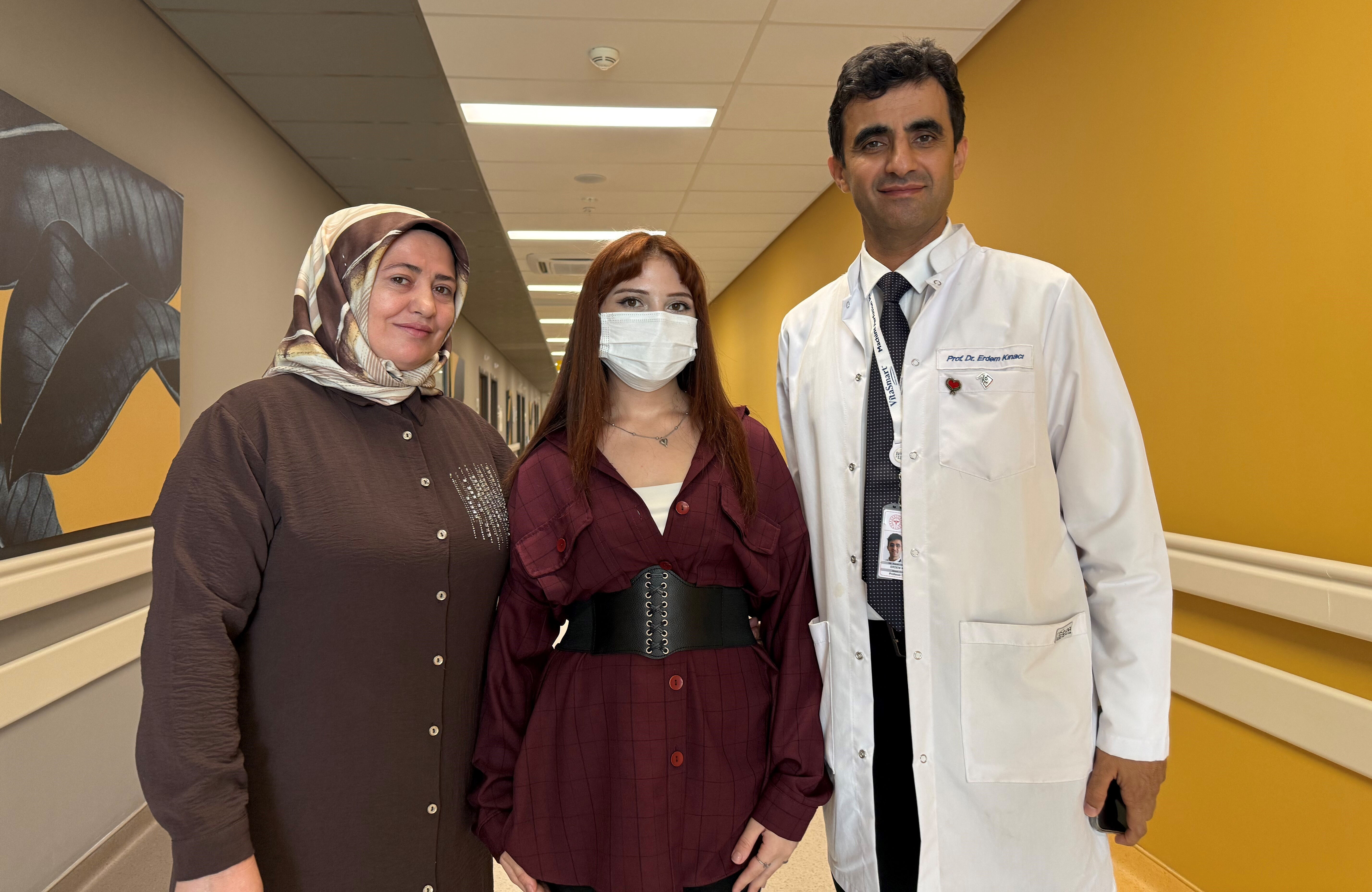 Ağrı kesici içti, ölümle burun buruna geldi! Şimdi organ nakli sayesinde hayatta Ağrı kesici içti, ölümle burun buruna geldi! Şimdi organ nakli sayesinde hayatta - 1. Resim