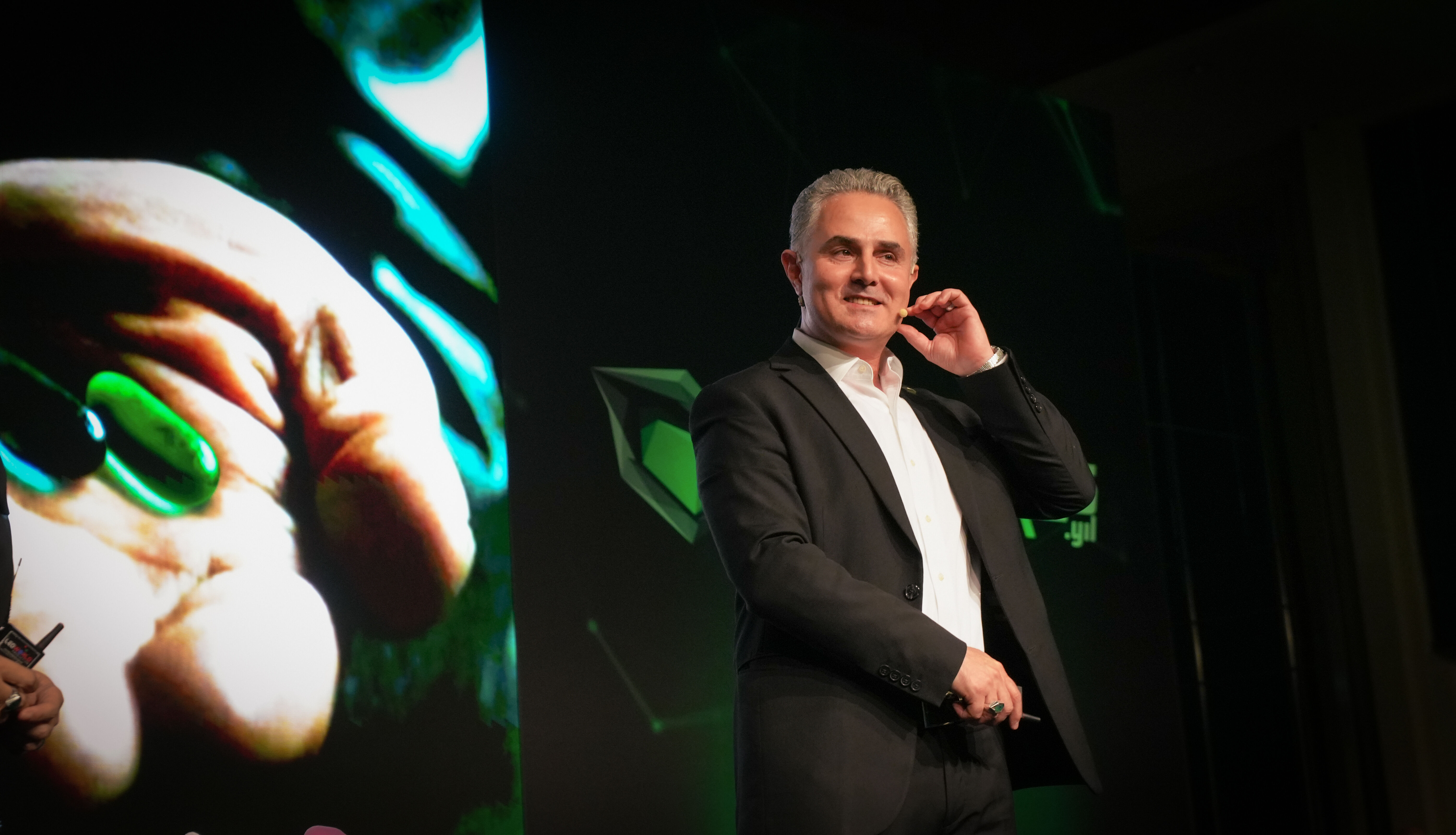 Çeyrek asrı geride bıraktı! Monster Bilgisayar global oynuyor - 1. Resim