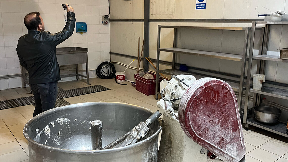 Halk ekmek fabrikasında mide bulandıran görüntüler! Sosyal medya iddiası gerçek çıktı - 3. Resim