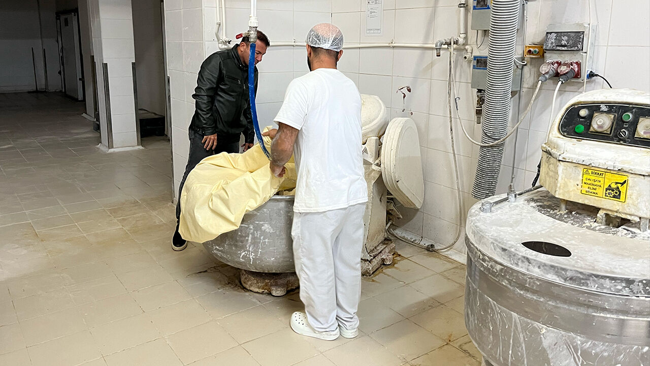 Halk ekmek fabrikasında mide bulandıran görüntüler! Sosyal medya iddiası gerçek çıktı - 2. Resim