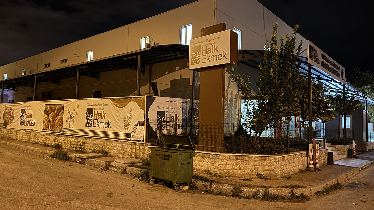 Halk ekmek fabrikasında mide bulandıran görüntüler! Sosyal medya iddiası gerçek çıktı - 1. Resim