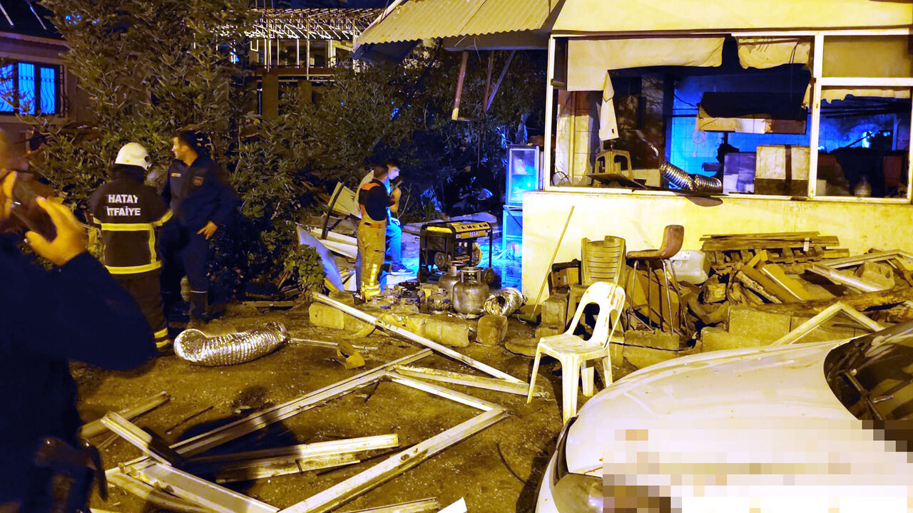 Hatay'da fırında patlama meydana geldi, ortalık savaş alanına döndü - 1. Resim