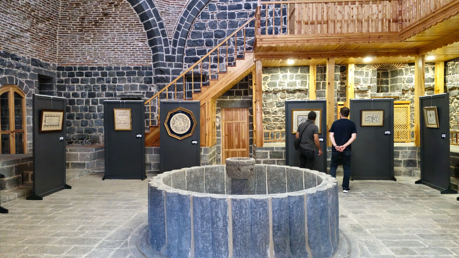 Hattın efsanesine memleketinde vefa! Hamid Aytaç’ın izindeki sanatçılar sergide buluştu - 1. Resim