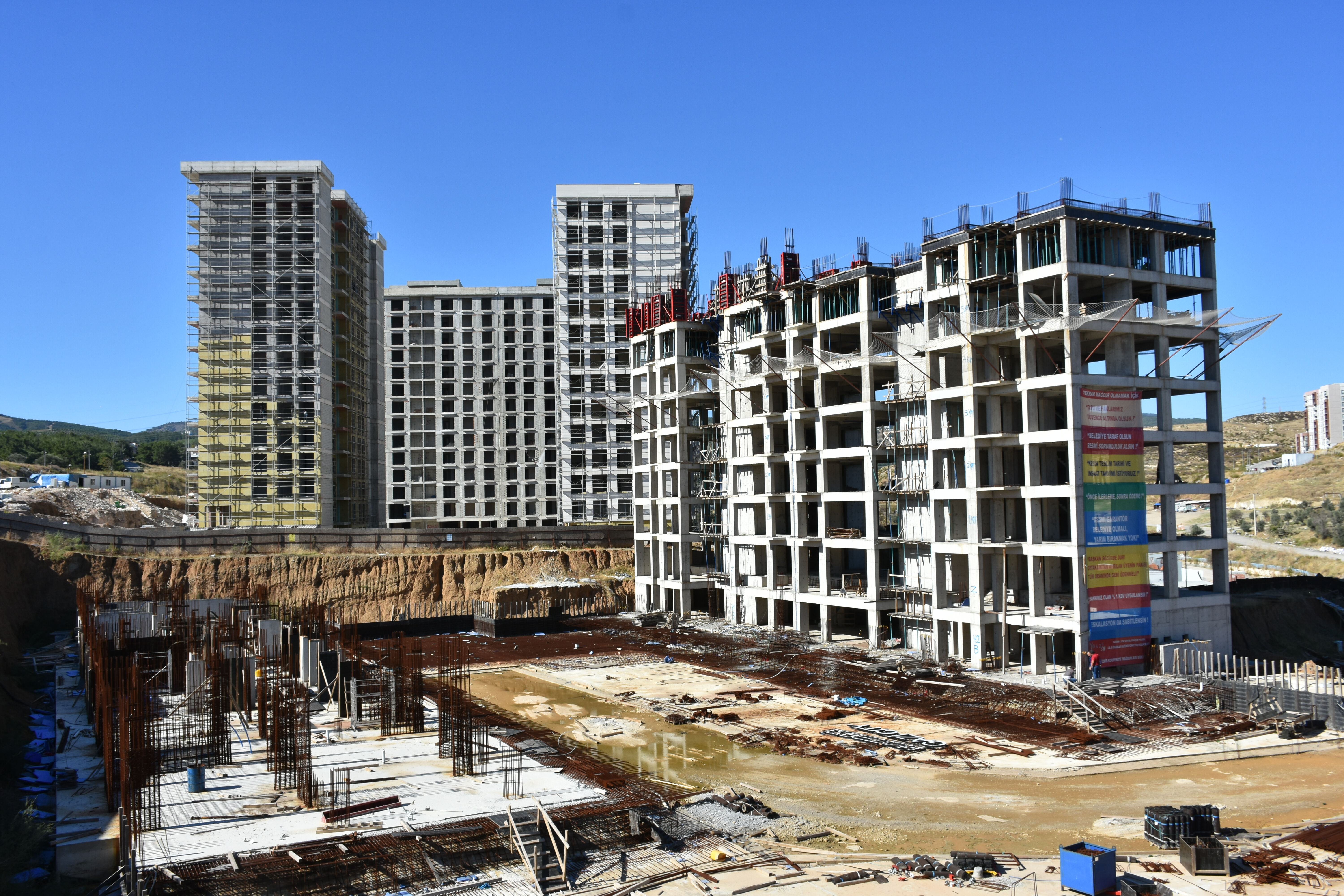 İzmir'de kooperatif mağdurlarının 'canına tak etti': Belediye sorumluluk alsın - 1. Resim