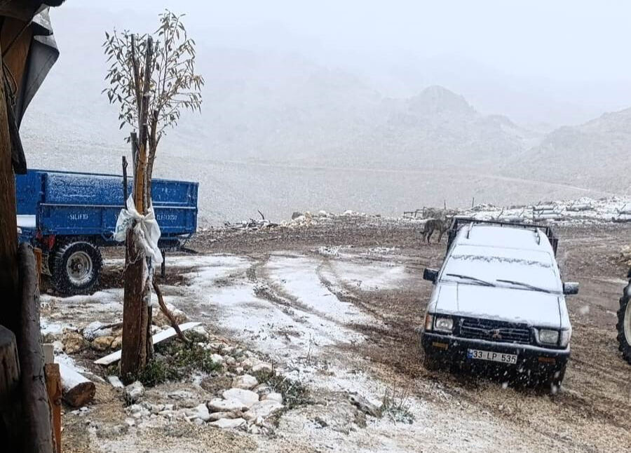 Kış erken geldi, lapa lapa kar yağdı! Beyaz örtü İstanbul'un yanı başında - 4. Resim
