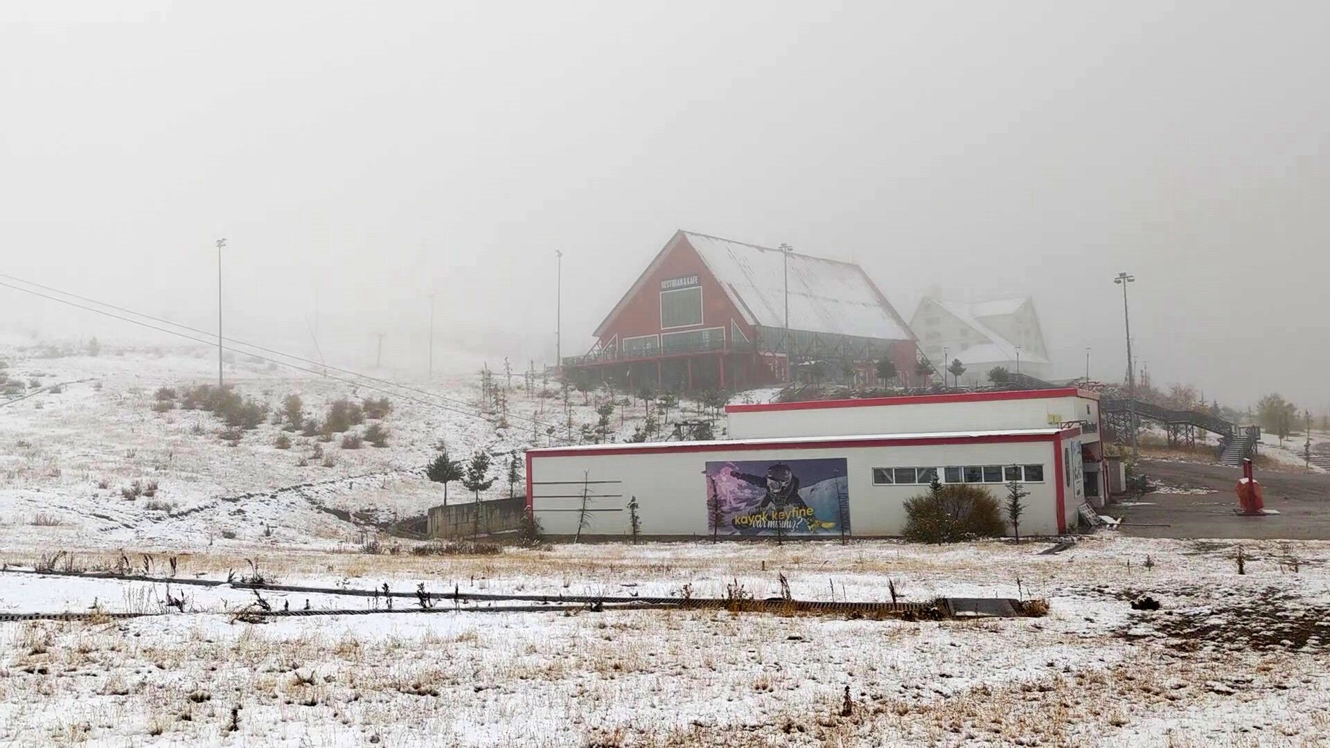 Kış erken geldi, lapa lapa kar yağdı! Beyaz örtü İstanbul'un yanı başında - 2. Resim
