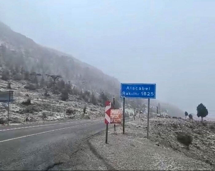 Kış erken geldi, lapa lapa kar yağdı! Beyaz örtü İstanbul'un yanı başında - 6. Resim