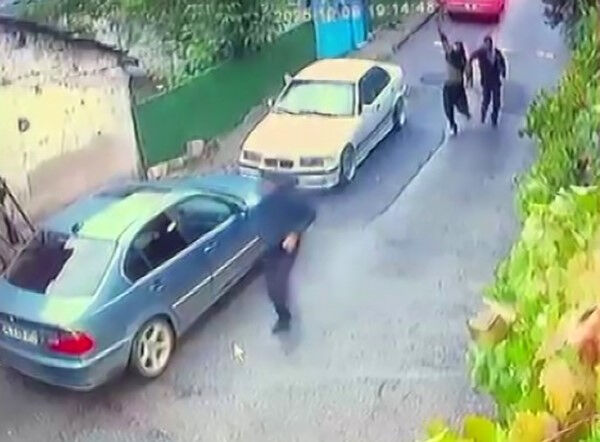 Ümraniye'de sokak ortasında dehşet: Silah zoruyla kaçırıp darbettiler - 1. Resim