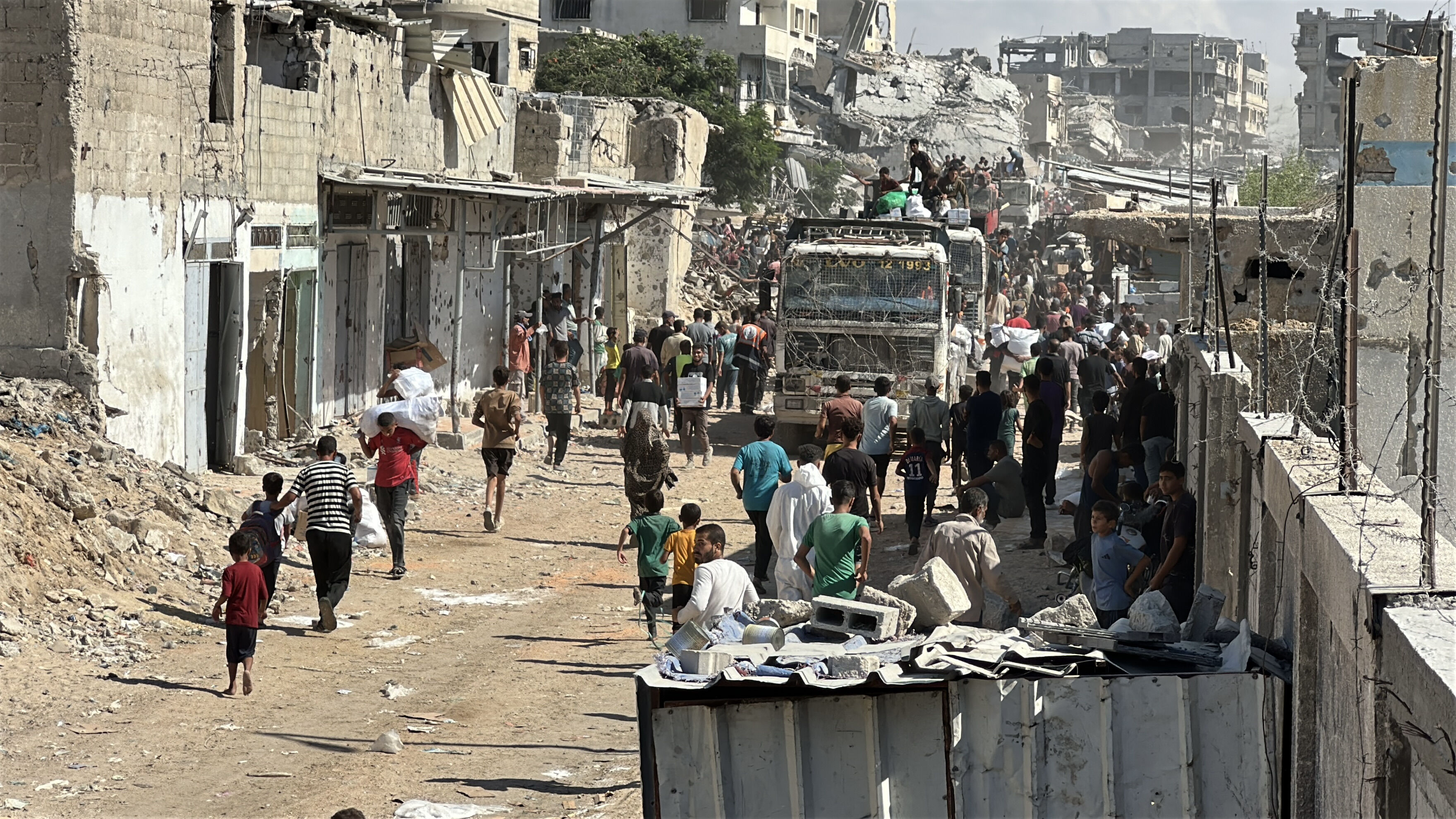 Umut tırları Gazze’de! Ateşkesle birlikte yardım akını başladı - 2. Resim