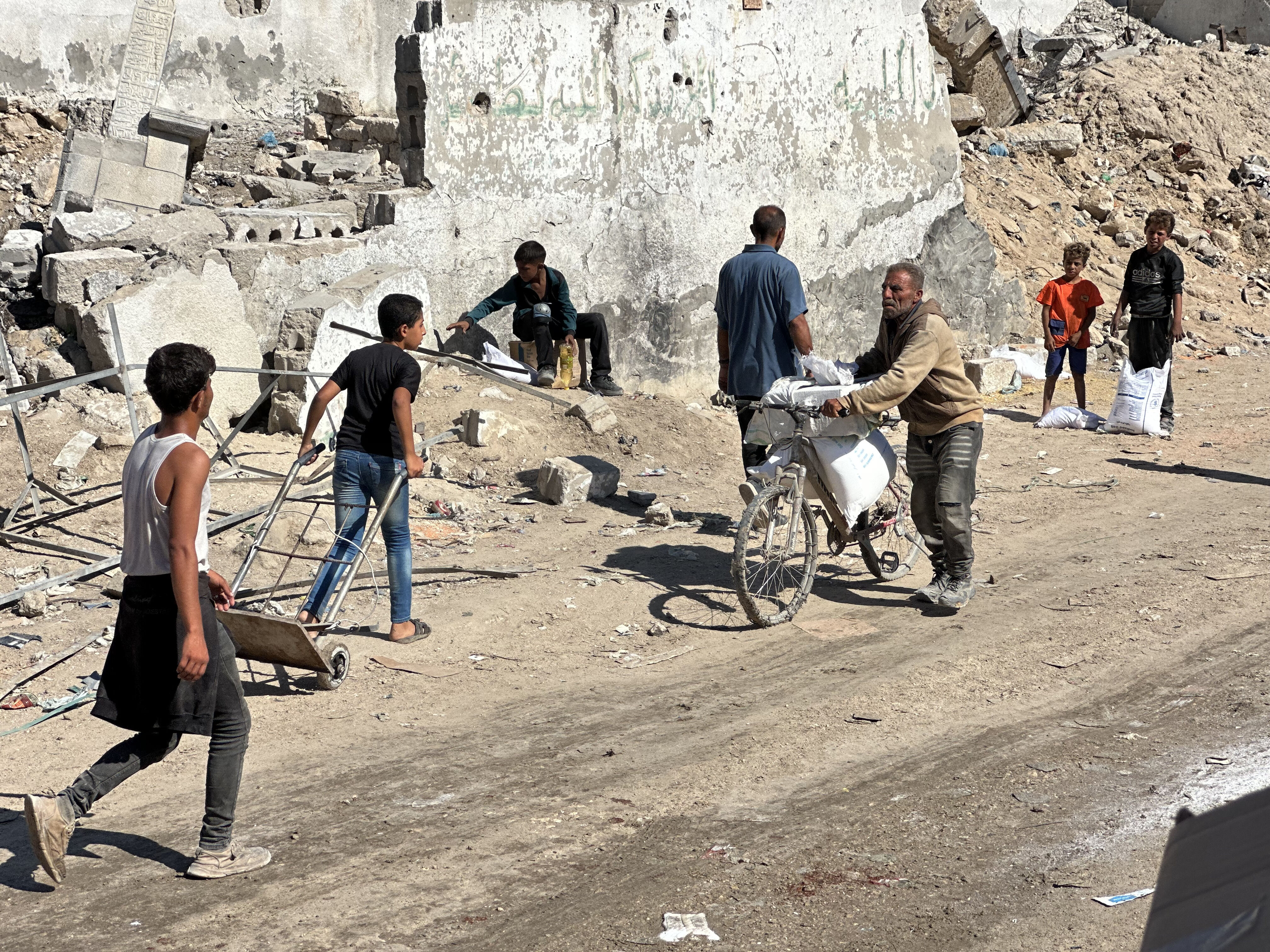 Umut tırları Gazze’de! Ateşkesle birlikte yardım akını başladı - 5. Resim