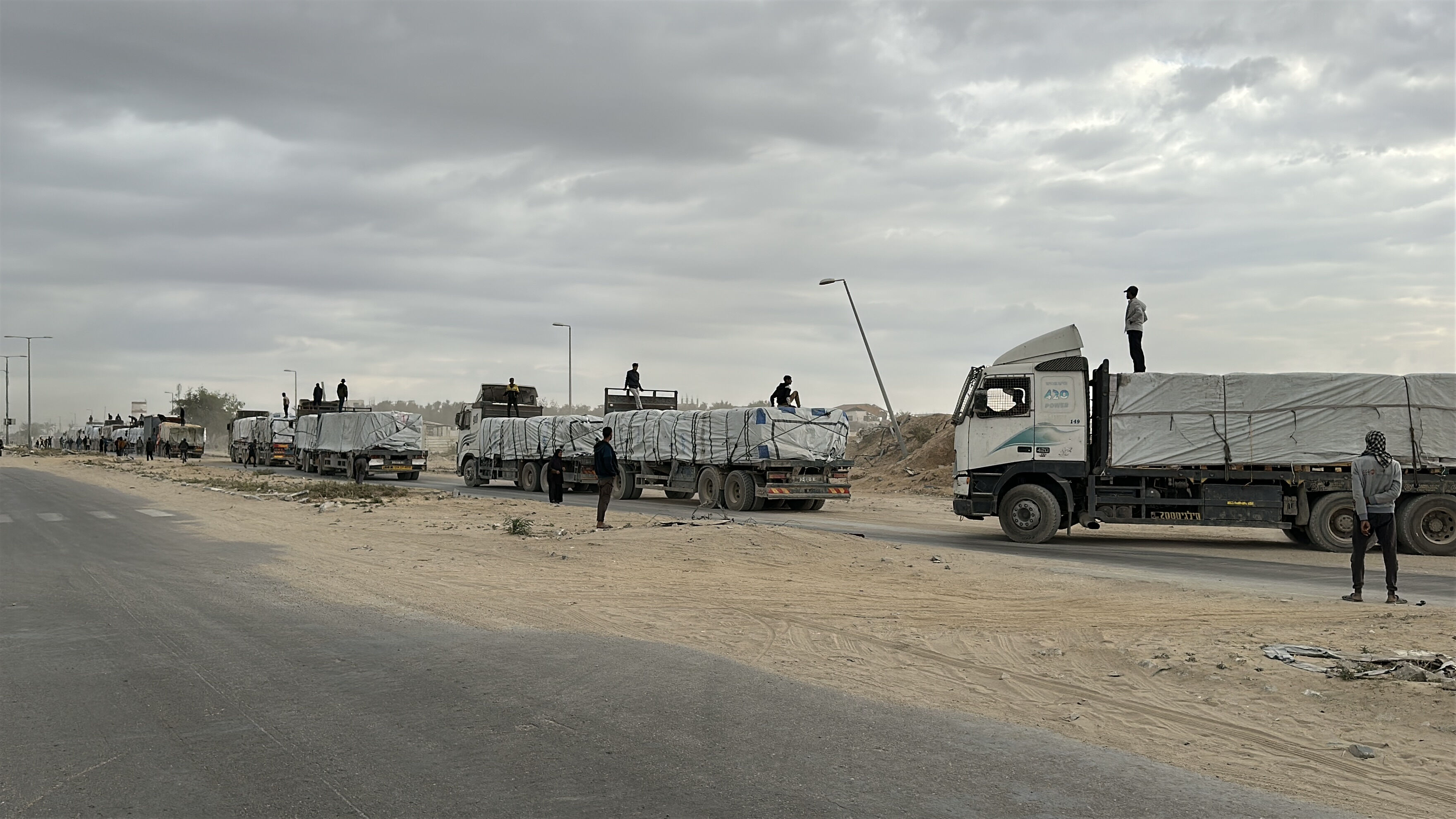 Umut tırları Gazze’de! Ateşkesle birlikte yardım akını başladı - 6. Resim