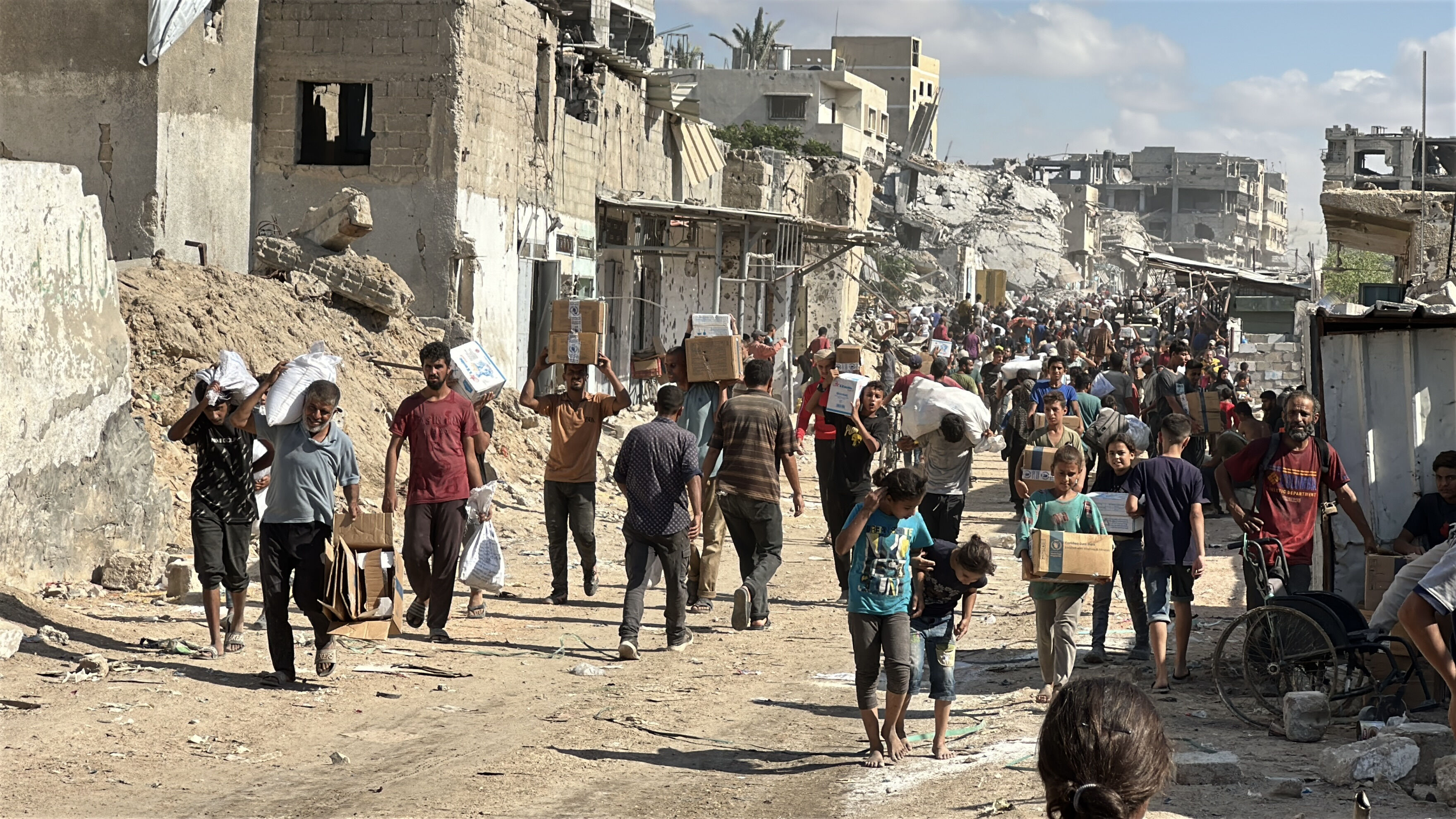 Umut tırları Gazze’de! Ateşkesle birlikte yardım akını başladı - 4. Resim