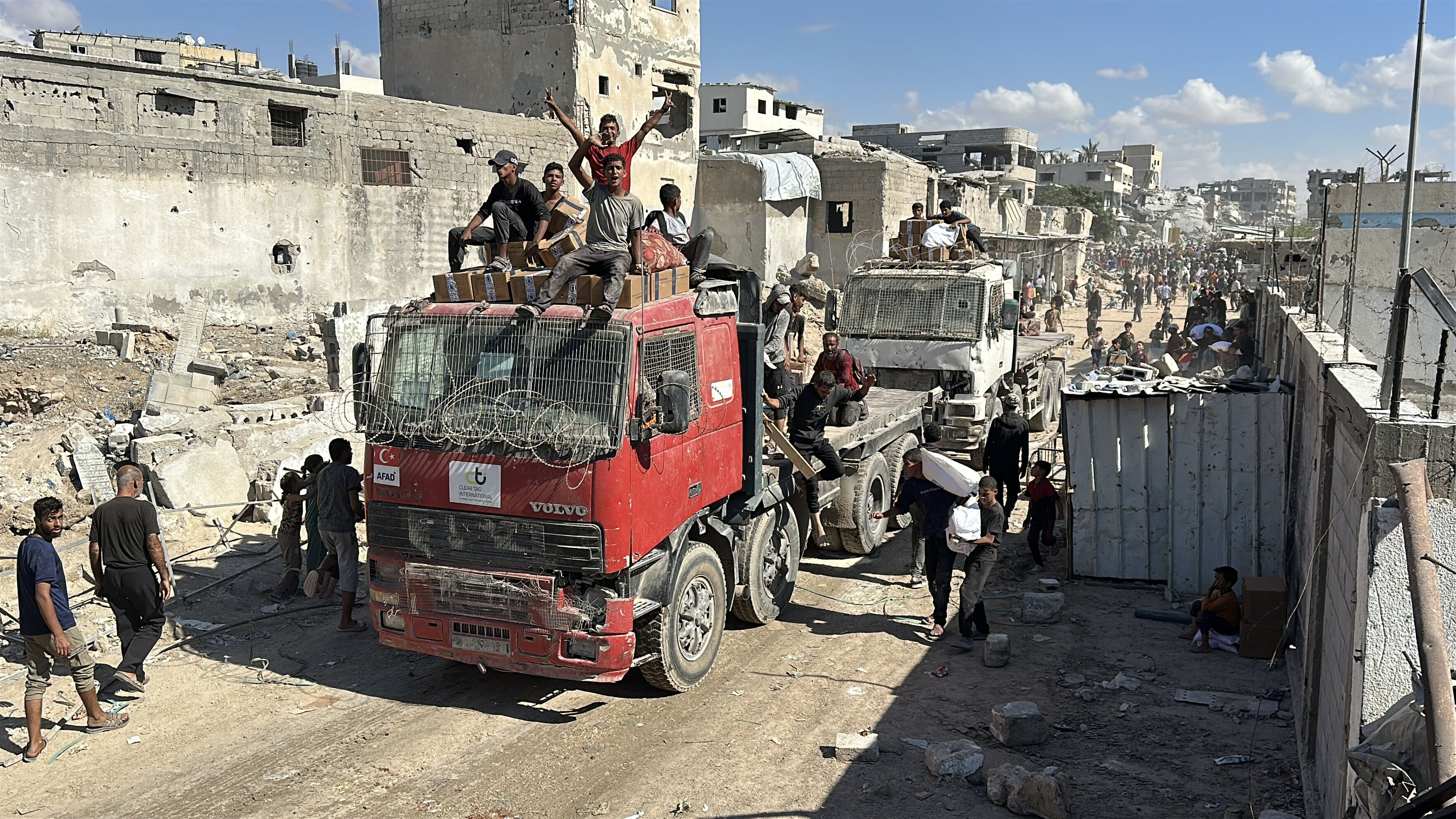 Umut tırları Gazze’de! Ateşkesle birlikte yardım akını başladı - 3. Resim
