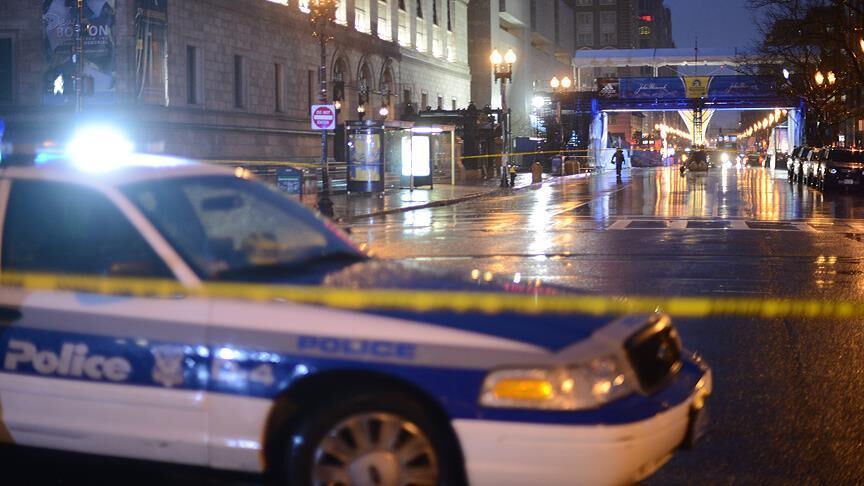 ABD'de eğlence mekanına silahlı saldırı: Çok sayıda ölü ve yaralı var ABD'de eğlence mekanına silahlı saldırı: Çok sayıda ölü ve yaralı var - 1. Resim