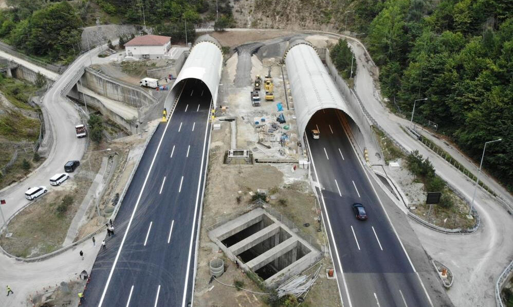 Bolu Dağı Tüneli'nin İstanbul yönü günde 5 saat trafiğe kapatılacak - 1. Resim