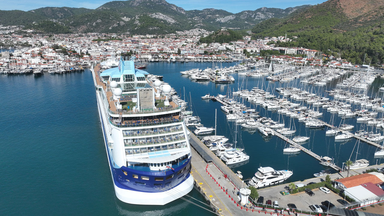 Dev gemi Marmaris'e demir attı: Yüzlerce İngiliz turist ilçeye akın etti - 3. Resim