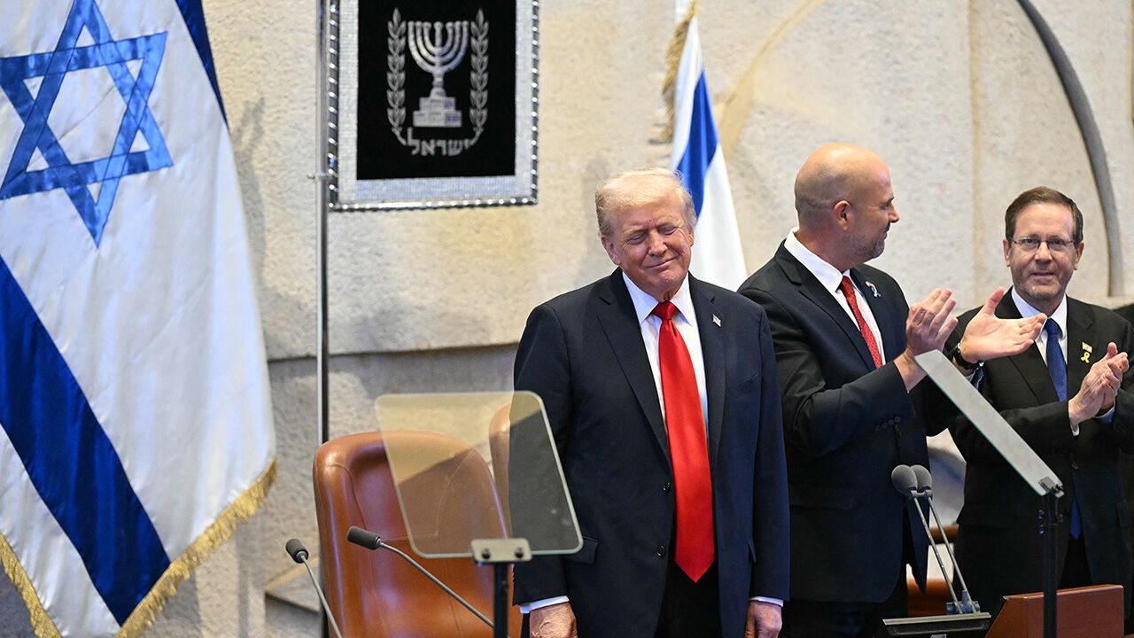 Trump, İsrail Meclisi'nde: Yeni bir Orta Doğu'nun şafağındayız! Trump, İsrail Meclisi'nde ayakta alkışlandı