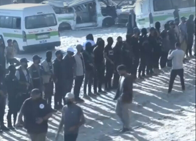 Dünyanın gözü Gazze'de! Esirler serbest bırakılmaya başlandı Kassam Tugaylarından yapılan yazılı açıklamada, ateşkes ve esir takası anlaşmasının Filistin halkının kararlılığı ve direnişinin bir sonucu olduğu belirtildi