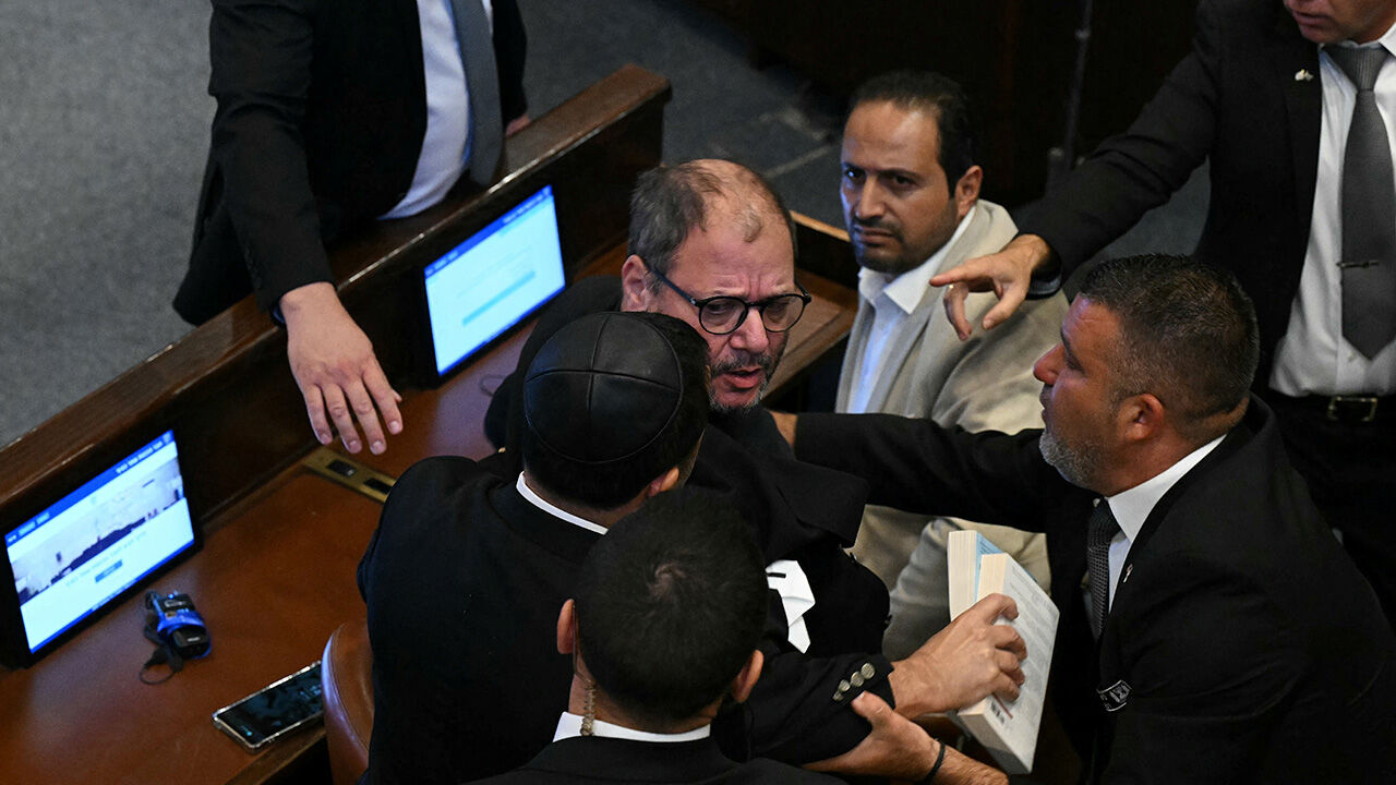 İsrail Meclisi'nde Donald Trump'a protesto - 4. Resim